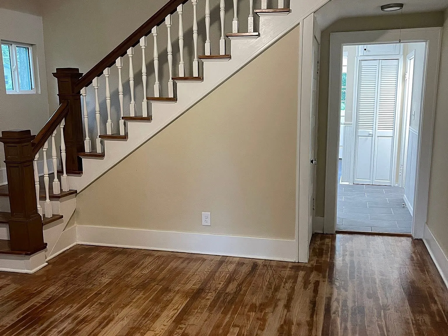 522 N Morton Ave — Photo 2
