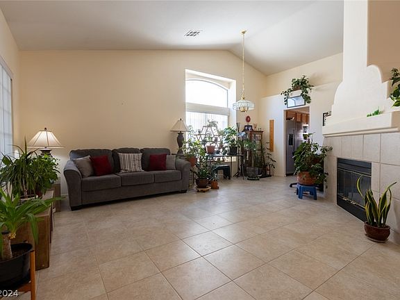 3rd image of 2812 Evelyn Lake Ct