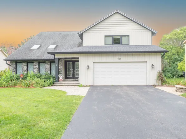 821 Huntleigh Dr, Naperville, IL 60540