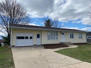 241 Goodview Dr, Spring Grove, MN 55974