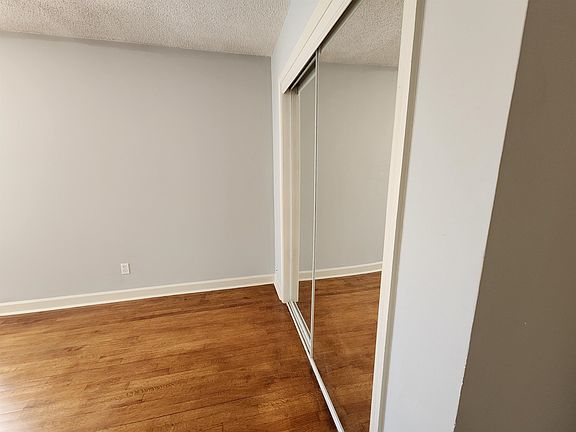 4th image of 319 W Peg Ln