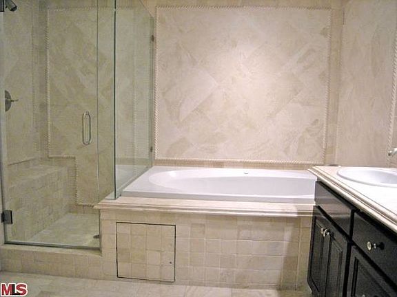 5th image of 2306 Fox Hills Dr APT 403