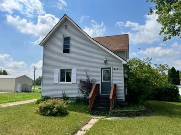317 Minnesota Ave E, Sebeka, MN 56477