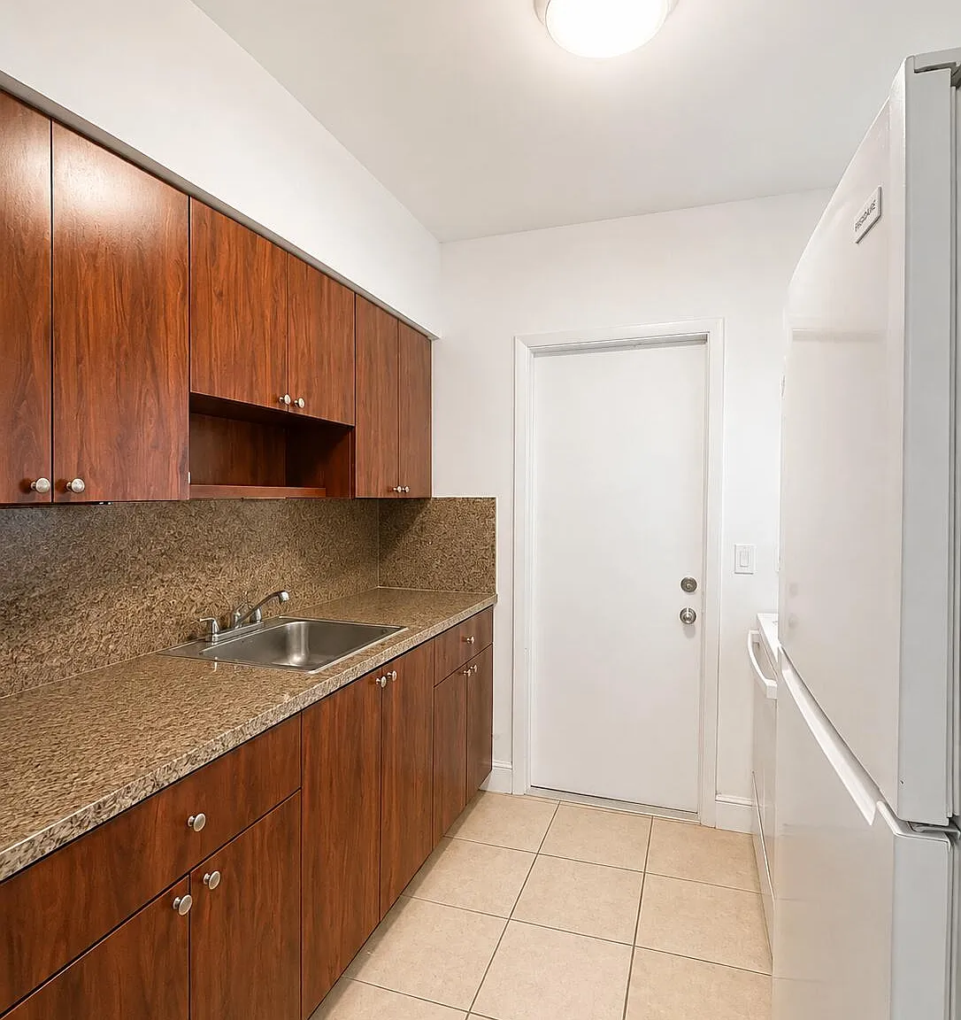 1 bed, 1.0 bath, 1244 sqft, $1,800 — Photo 3
