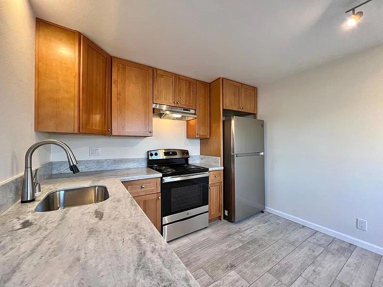 Solano Apartments — Photo 23