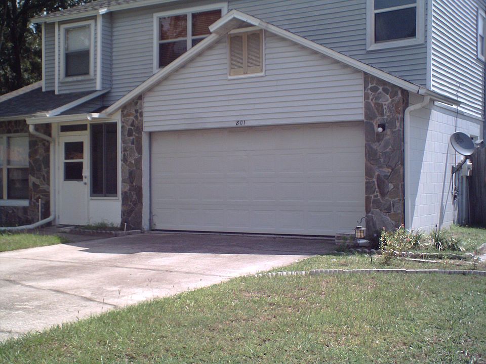 1st image of 801 Oak Manor Cir