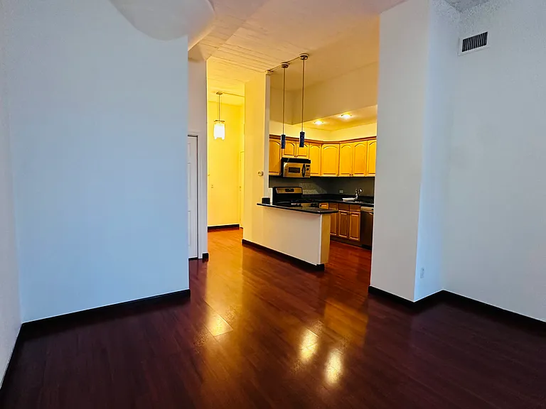80 Bay Street Lndg #8F — Photo 31