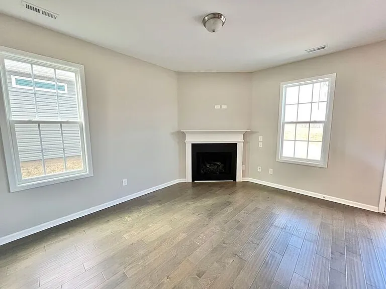 74 Griffith Pl — Photo 6
