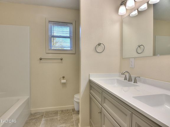 2nd image of 189 Scenic Cir