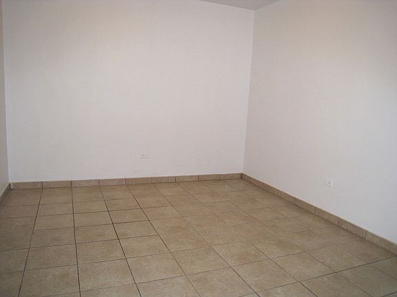 5th image of 910 S McKinley Ave APT 1B