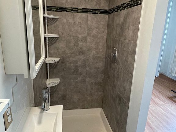 4th image of 1522 Guilford Pl