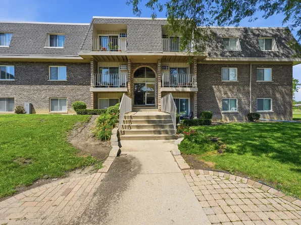 870 Winesap Ct APT 301, Prospect Heights, IL 60070