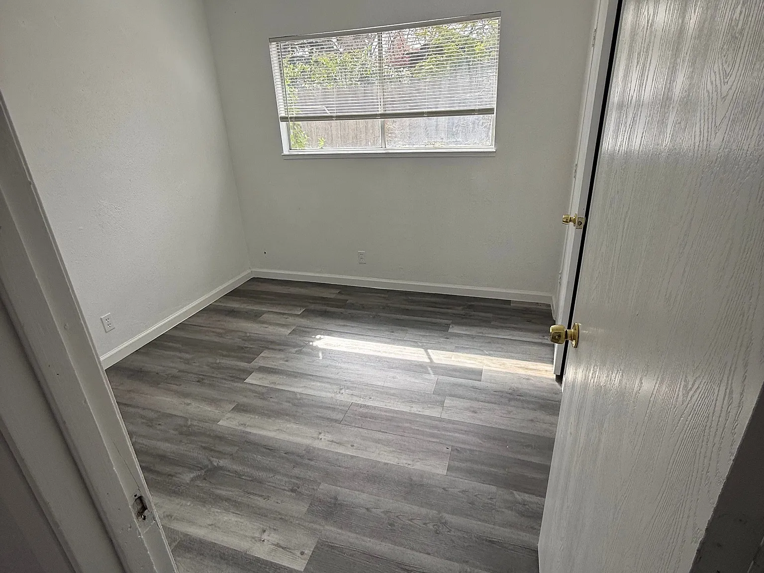 390 Henshaw Ave — Photo 1