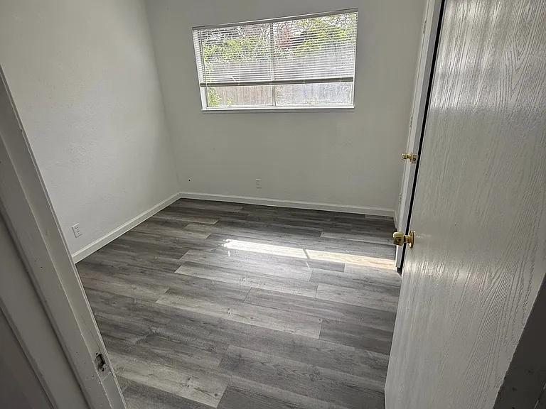 390 Henshaw Ave #5 — Photo 1