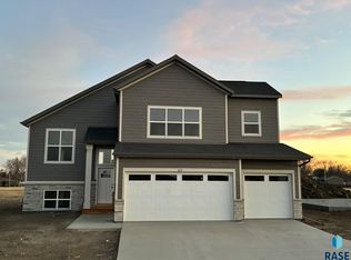 819 Estate St, Harrisburg, SD 57032