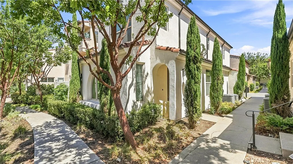 4 bed, 1526 sqft, $4,700 — Photo 4