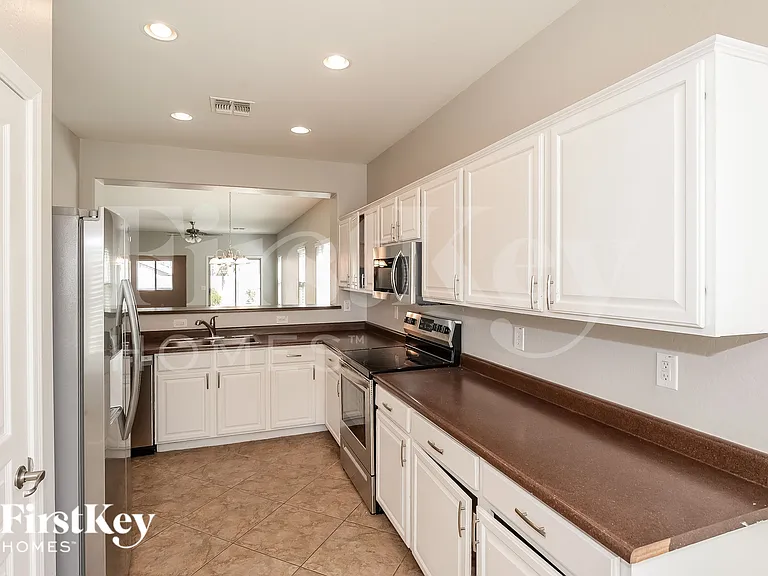 1210 W Vineyard Plains Dr — Photo 6