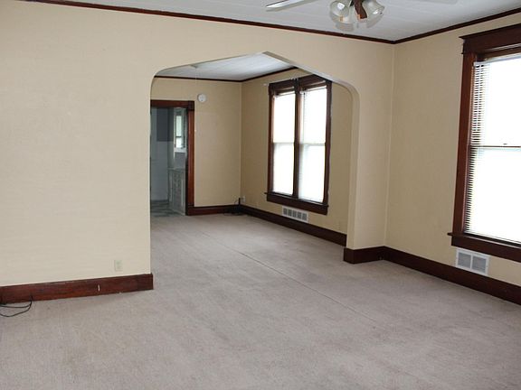 Living room. Dining room.
