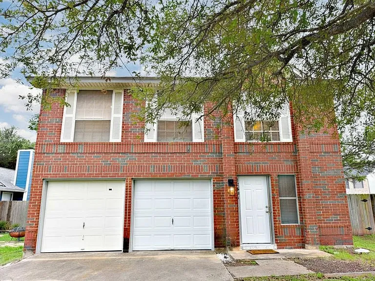 12801 Margit Dr — Photo 2