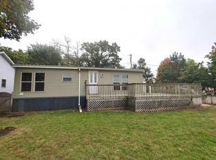 17087 191st St, Manchester, IA 52057