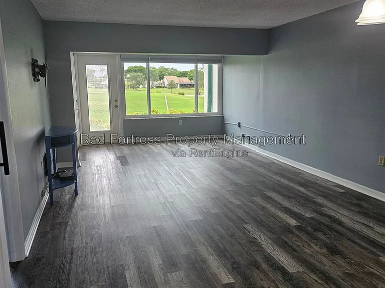 1660 Pine Valley Dr #104 — Photo 15