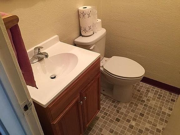 4th image of 101 S Porter St