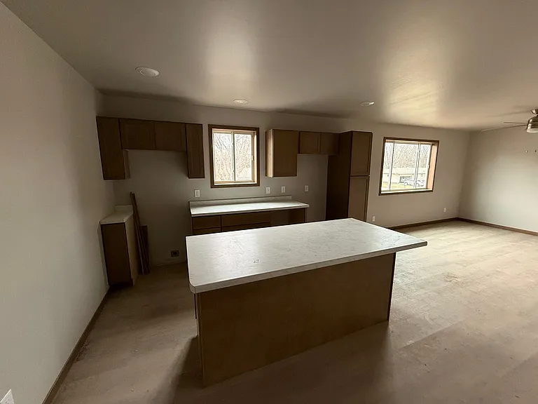 706 C Ave NE — Photo 2