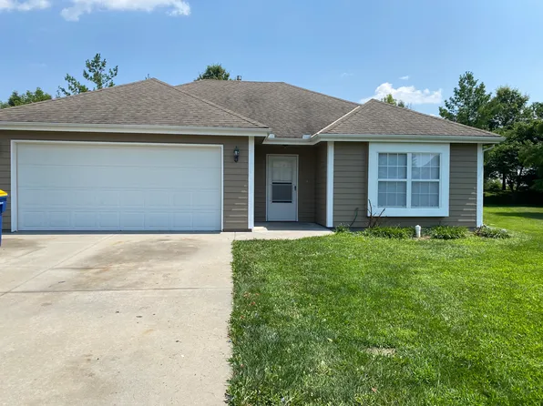 1432 Tamarisk Ct, Eudora, KS 66025