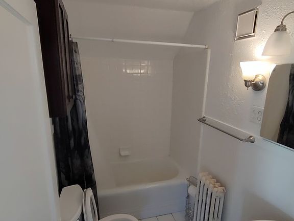 3rd image of 910 S Lake St E #3