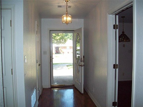 3rd image of 737 S Valentine Dr