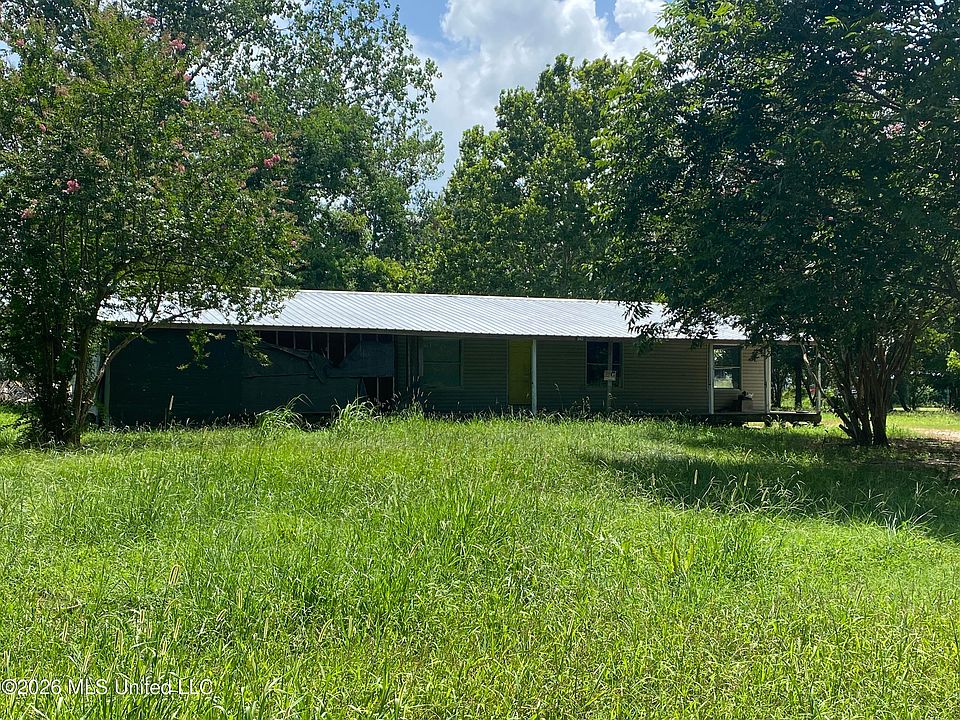 1st image of 582 Stephens Rd