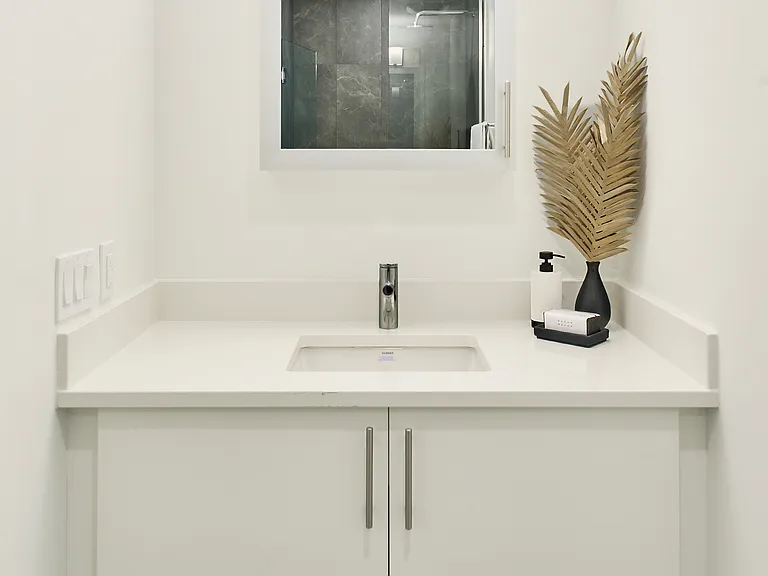 383 Albert St — Photo 24