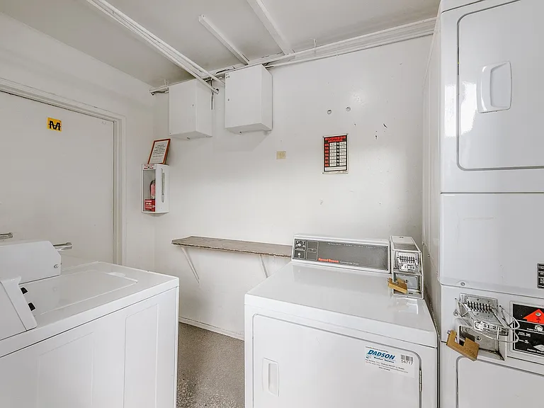 1033 S Westlake Ave — Photo 17