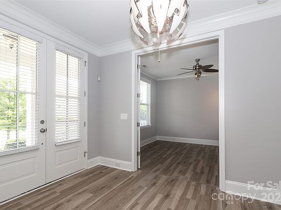 5th image of 1020 Dunwoody Dr