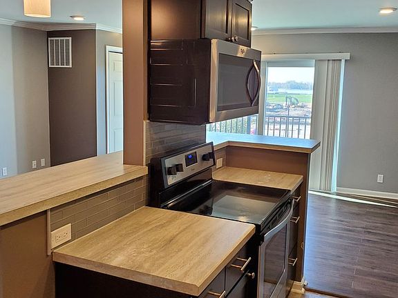 4th image of 828 Sunset Ave #880