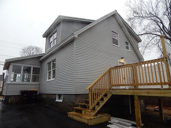 4th image of 301 Summer St