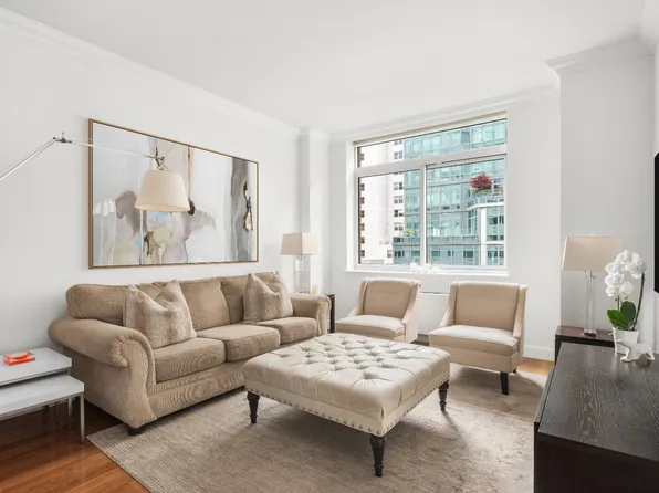 212 East 57th Street image 3 of 10