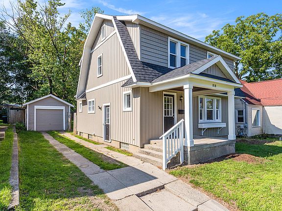 4th image of 818 Dickinson St SE