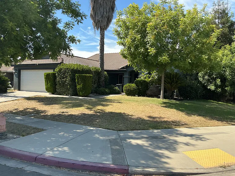 913 Woodland Dr — Photo 1