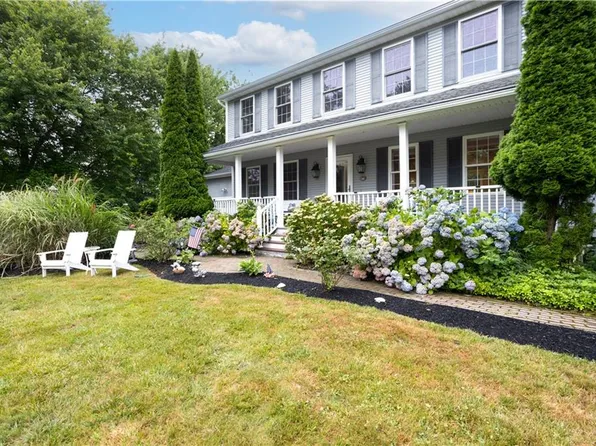 45 Algonquin Rd, Narragansett, RI 02882