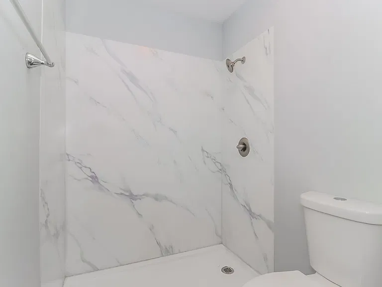 2325 15th St NE — Photo 2