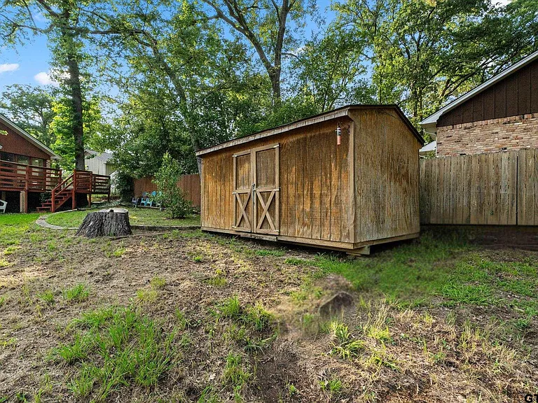3200 Decharles St — Photo 40