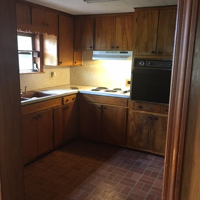 2nd image of 7 E 19th St