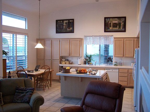 family room into kitchen_1
