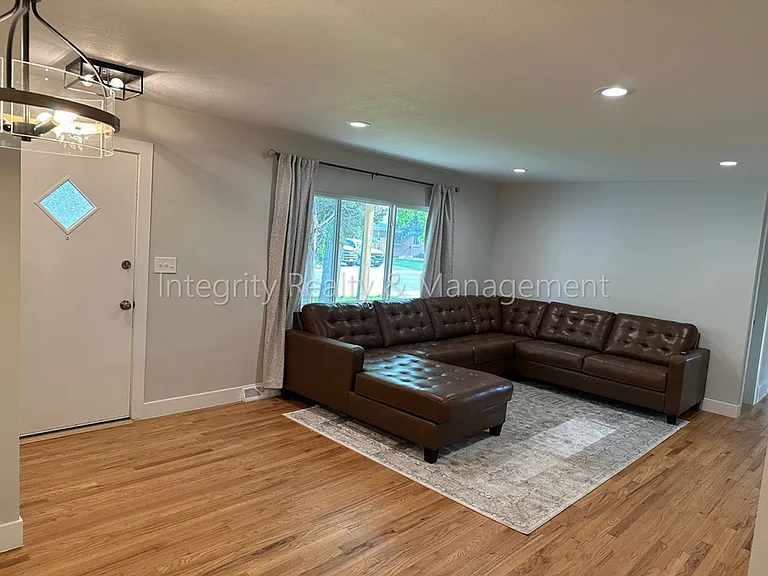 3092 W Layton Ave — Photo 8