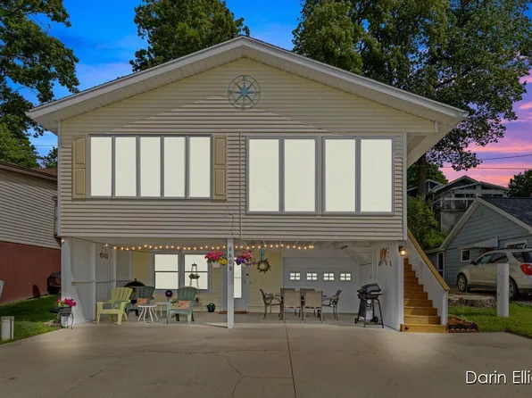 6608 Shoreline Ct, Saranac, MI 48881