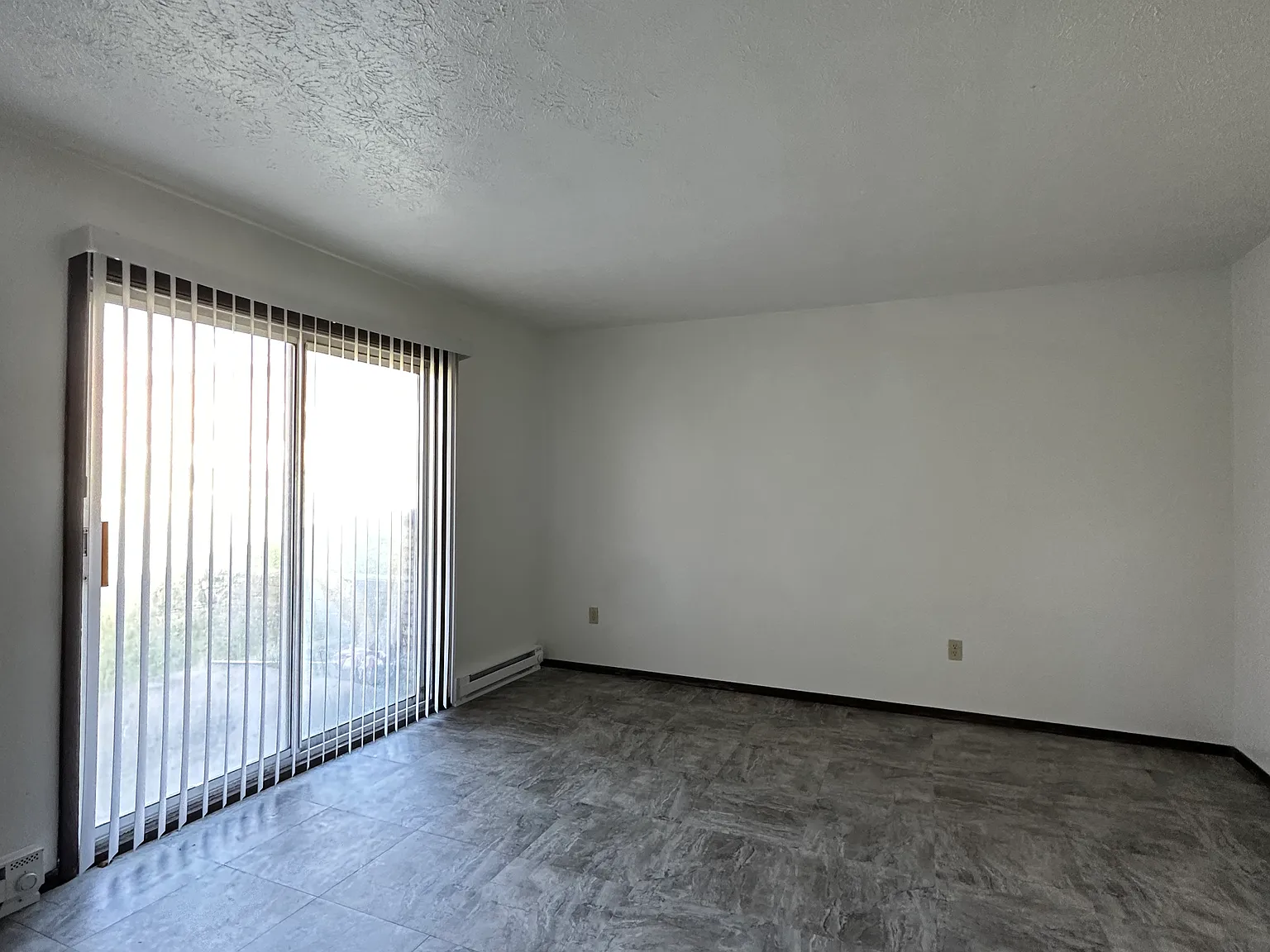 40 Fernwood Ave — Photo 2