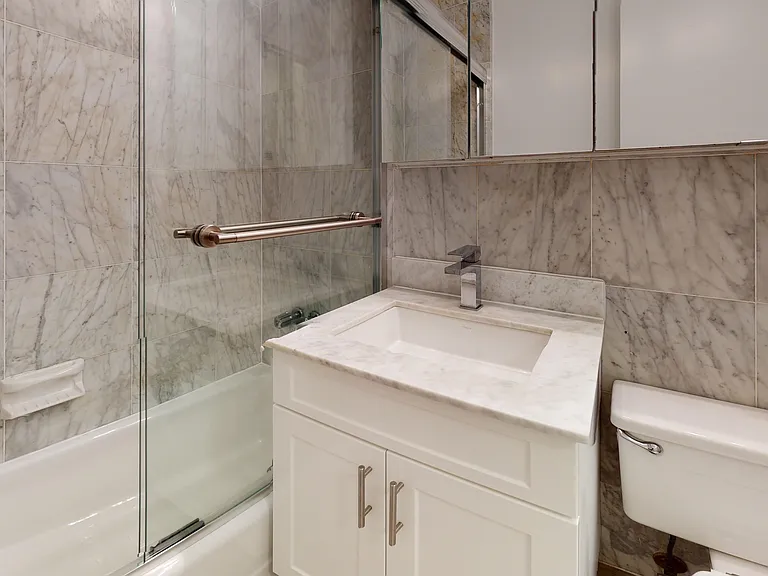 305 W 13th St #1C — Photo 9