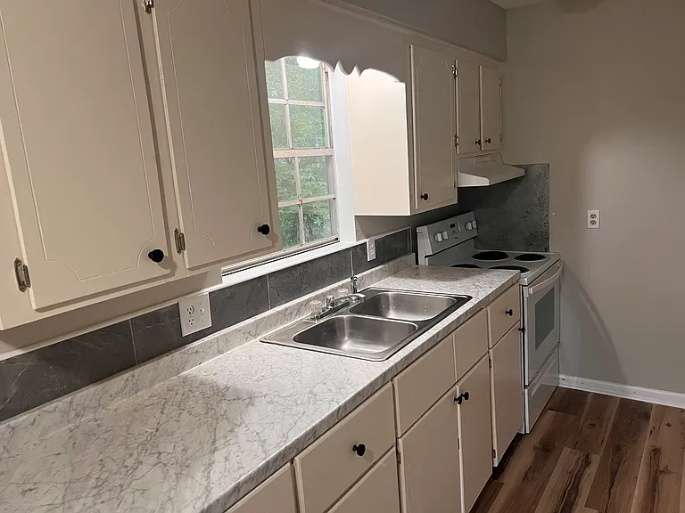 944 Rayburn Dr #A — Photo 3