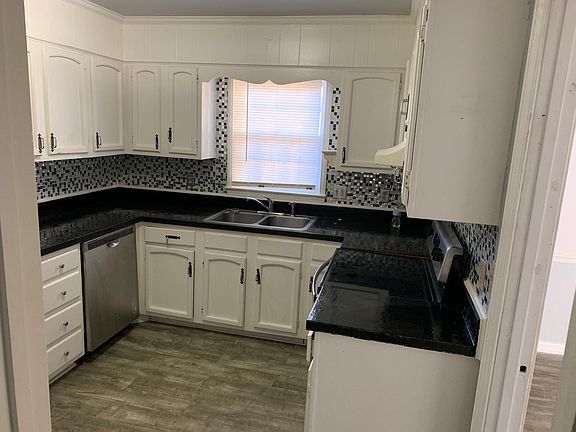 5th image of 3212 Regents Park Ln Unit A